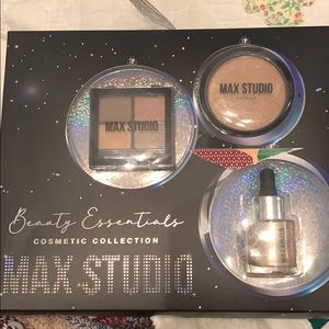 Max Studio makeup set